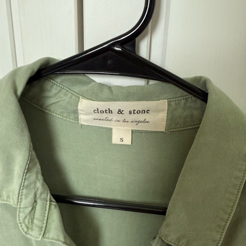 Cloth & Stone Olive Button Down Shirt size s - Picture 2 of 2